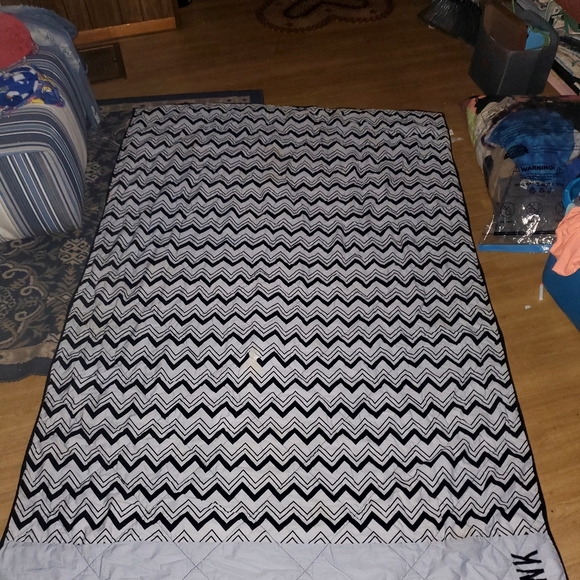 Vs pink comforter twin xl - Picture 2 of 11